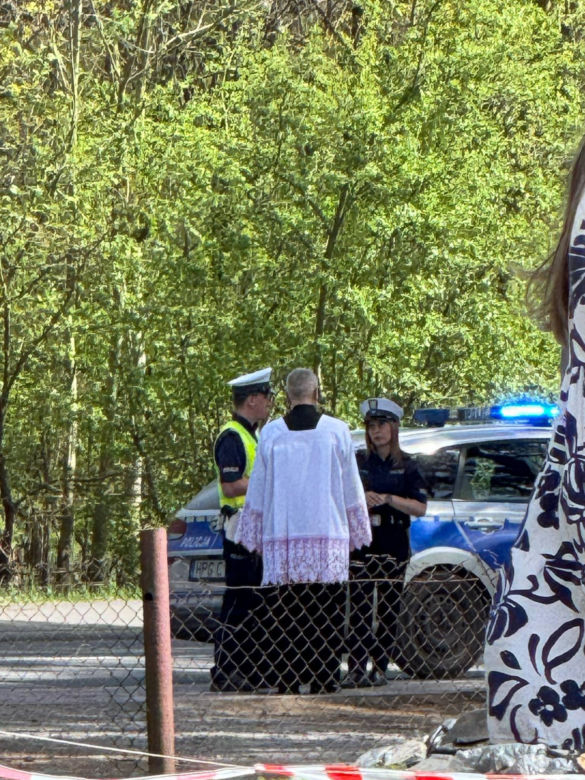 Policja przyjechała na sygnale do kościoła. Proboszcz negocjował, przemówił do wiernych