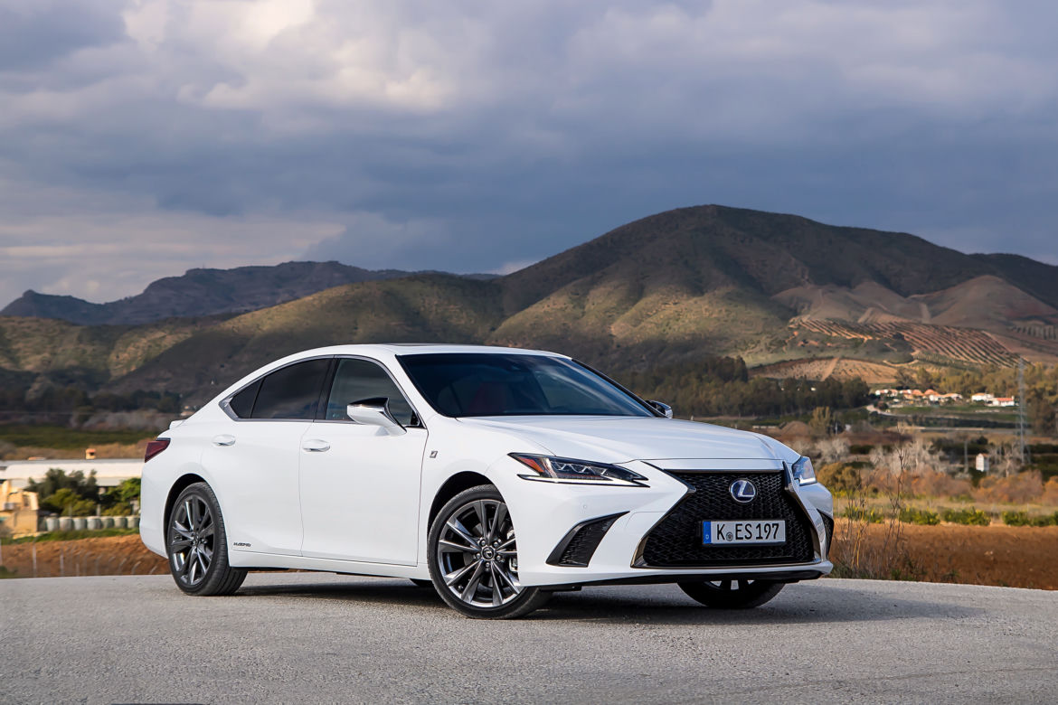 Lexus ES 300h F Sport