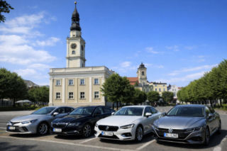 Urzędnicza limuzyna za 280 tysięcy. Sprawdziliśmy, co Leszno może kupić zamiast wysłużonej skody