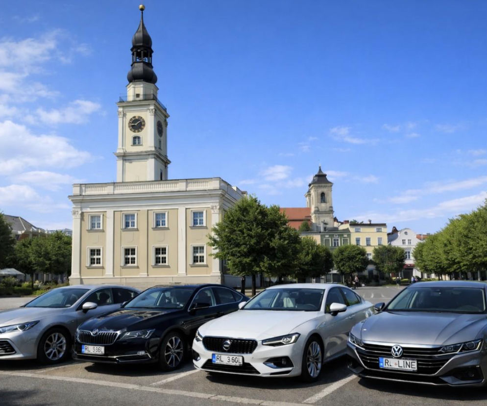 Urzędnicza limuzyna za 280 tysięcy. Sprawdziliśmy, co Leszno może kupić zamiast wysłużonej skody