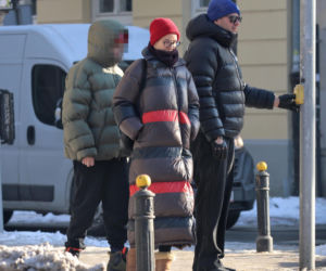 Tomasz Karolak  i Viola Kołakowska na spacerze