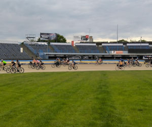 Rowerowa Stolica Polski - kręcili kilometry na stadionie w Lesznie