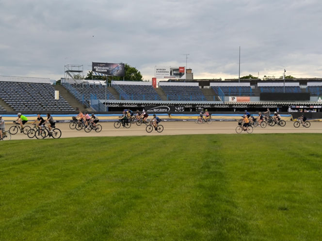 Rowerowa Stolica Polski - kręcili kilometry na stadionie w Lesznie