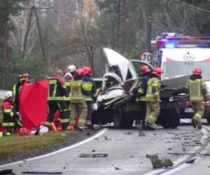 Ciężarówka zahaczyła o busa. Nie żyje 53-latek