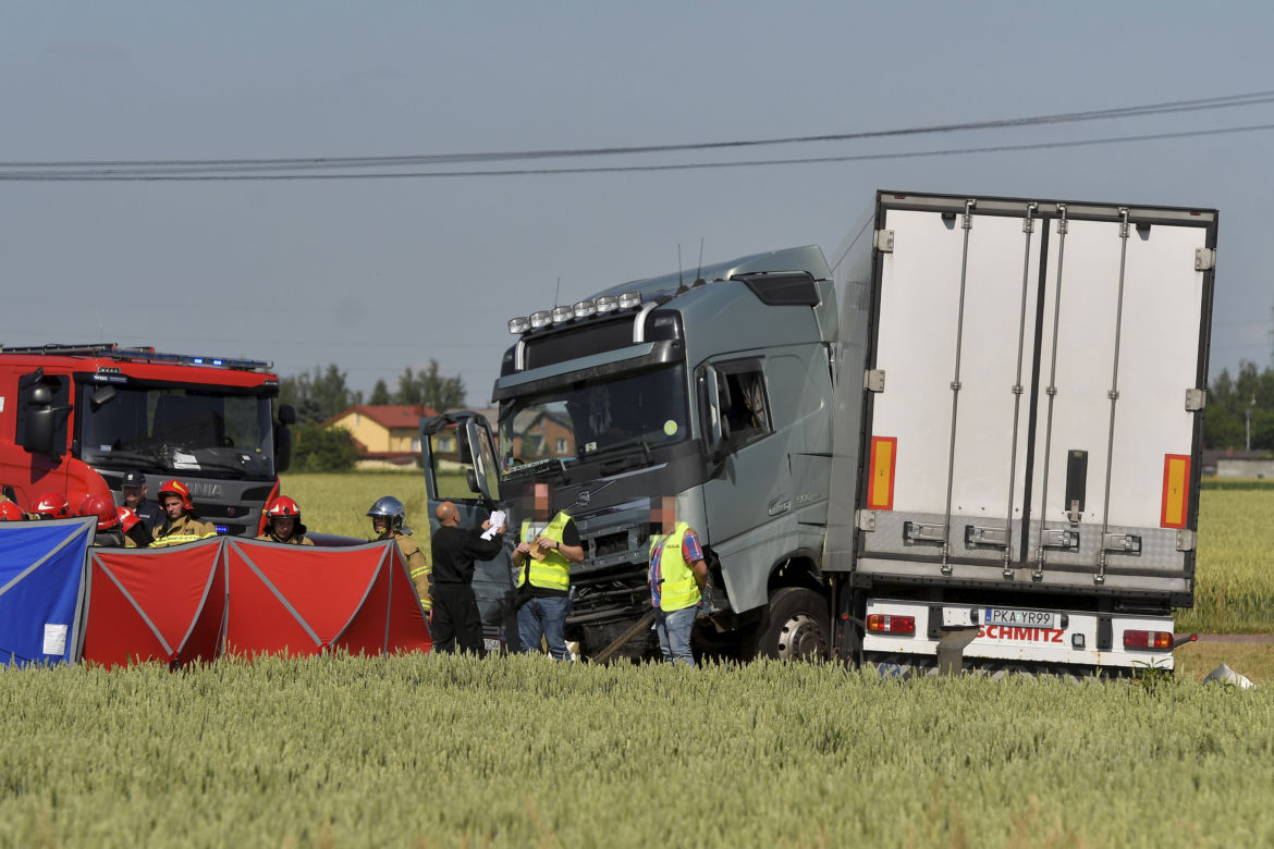 Znak "stop" stanął na skrzyżowaniu śmierci. Minął rok od potwornej tragedii w Elżbietowie