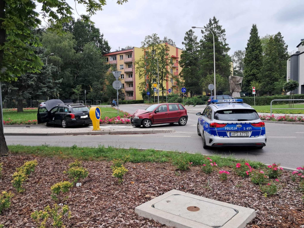 Wypadek u zbiegu ulic Konstytucji 3 Maja i Pileckiego w Starachowicach