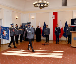 Podlaska policja ma nowych funkcjonariuszy. 12 mundurowych złożyło ślubowanie [ZDJĘCIA]