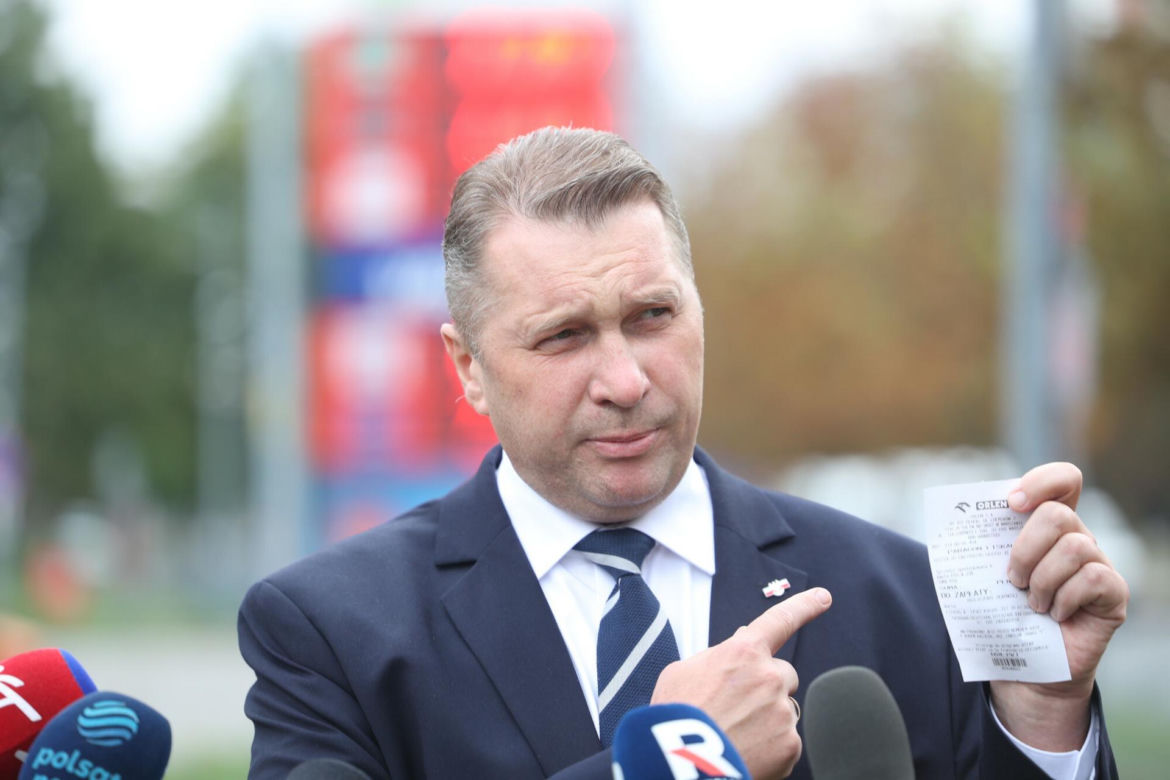 Konferencja Przemysława Czarnka na stacji Orlen