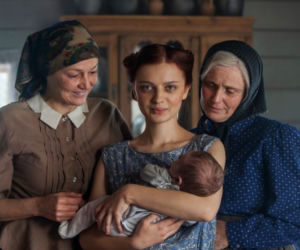 Stulecie Winnych, odcinek 20: Ania (Weronika Humaj), Kazia (Katarzyna Kwiatkowska), Bronisława (Kinga Preis)