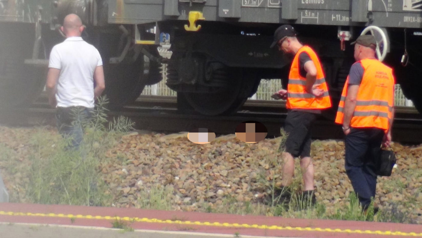 Makabra na torach w Warszawie. Rozczłonkowane ciało leży na torach
