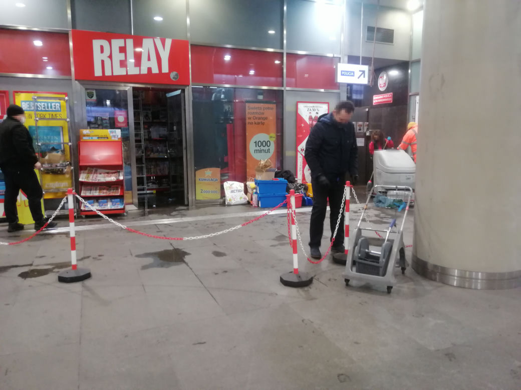 Woda zalała policję w metrze