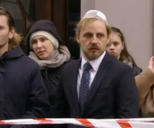 O mnie się nie martw 2 sezon odc. 13. Krzysiek (Paweł Domagała), Irenka (Hanna Śleszyńska)