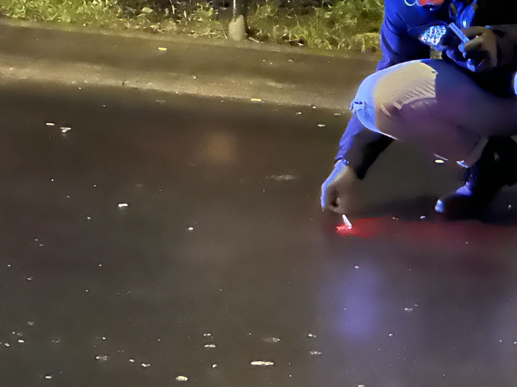 Warszawa, Praga-Południe. Na ulicy leżał zakrwawiony mężczyzna. Wyrzucono go z samochodu? 