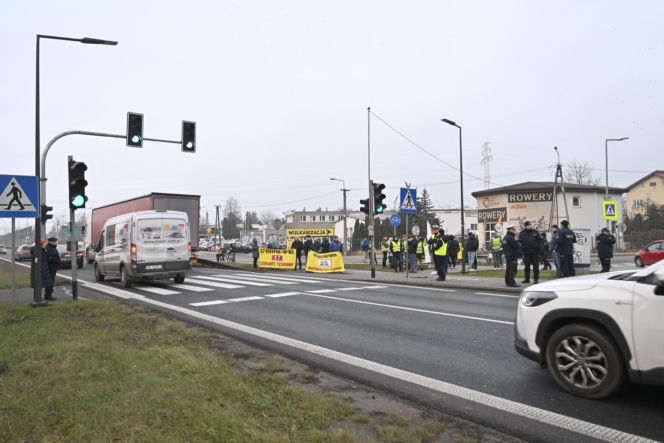 Mają dość korków, chcą buspas. W godzinach szczytu protestowali na pasach