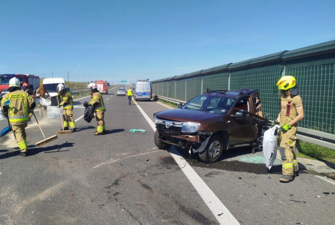 Śmiertelny wypadek na obwodnicy Ostrowa Wielkopolskiego. Dostawczak uderzył w auto