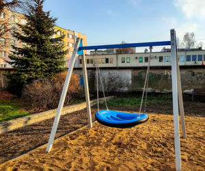 Szkoła Podstawowa nr 4 w Kaliszu ma nowy plac zabaw! Dzieci będą zachwycone [ZDJĘCIA]