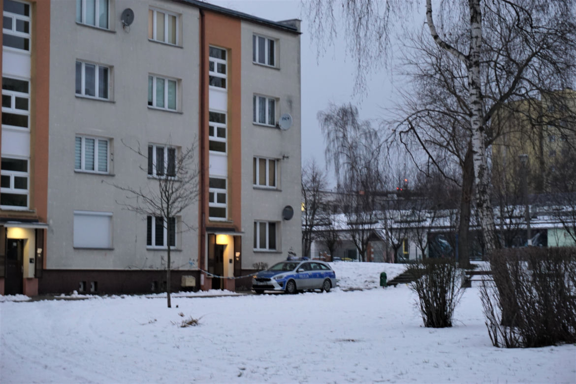 Tragiczna awantura domowa w Bydgoszczy. Dwóch mężczyzn nie żyje, dwie kobiety ciężko ranne [ZDJĘCIA]