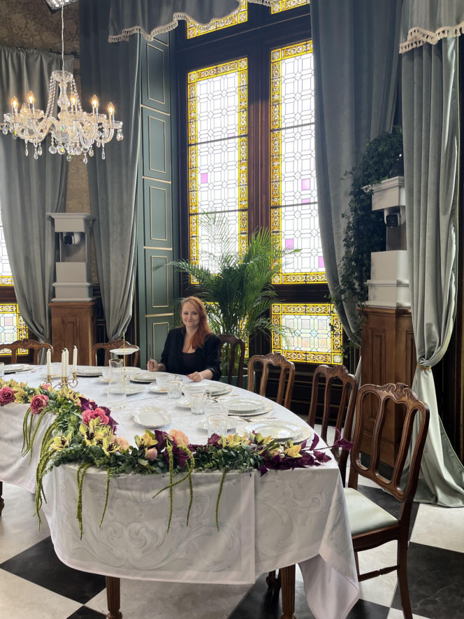 Co naprawdę dzieje się w zamku Zdrajców? Mamy zdjęcia zza kulis hitu TVN!