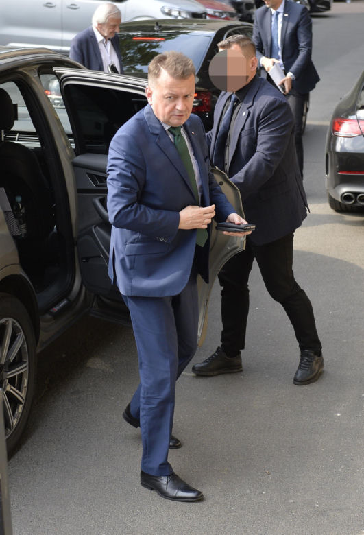 Politycy PiS pilnie wezwani na Nowogrodzką. Co się dzieje?!