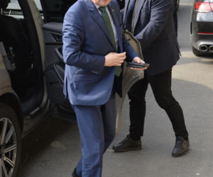 Politycy PiS pilnie wezwani na Nowogrodzką. Co się dzieje?!