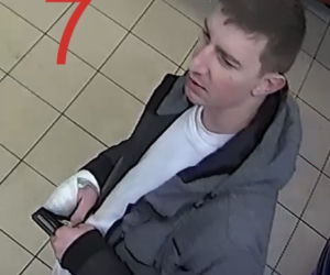 Policja z Torunia wciąż poszukuje sprawców pobicia obcokrajowców. Rozpoznajesz ich?