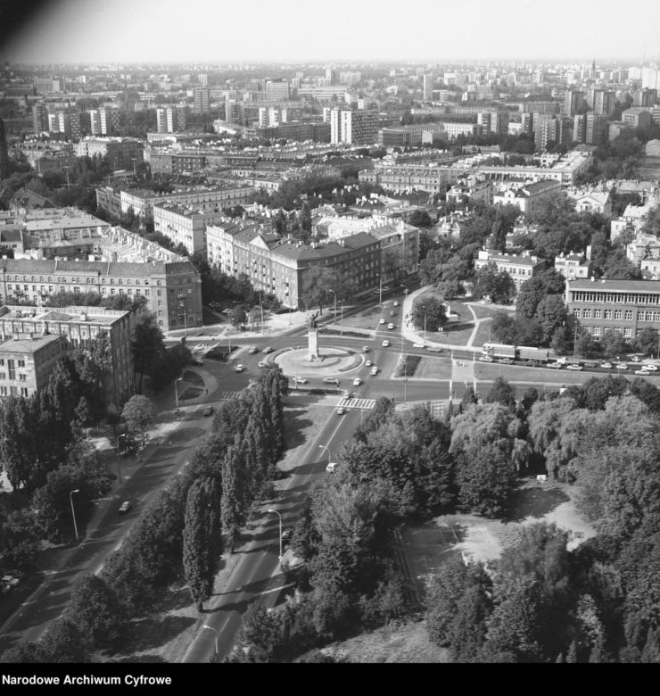 Warszawa miała lotnisko w samym centrum miasta. Dzisiaj jest tam wielki park!