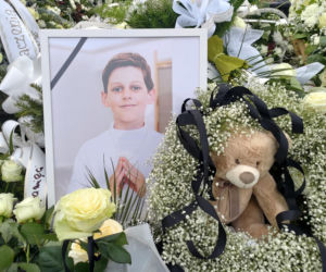 Pogrzeb 11-letniego aktora. Nikodem Marecki spoczął w białej trumnie. Żegnały go tłumy