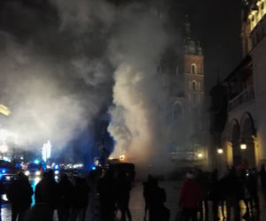 Chwile grozy na krakowskim Rynku: Zapaliły się stragany [ZDJĘCIA]