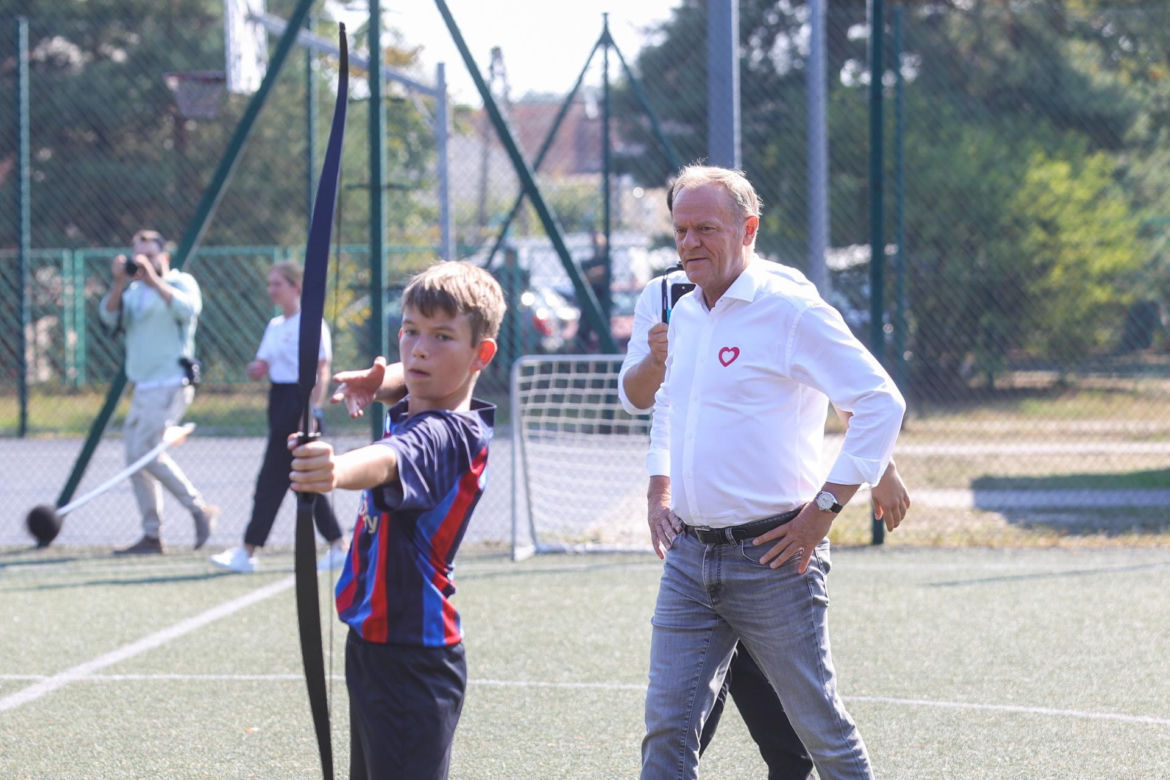  Filmik z Tuskiem trafił do sieci! Donald Tusk zaskoczył dzieci i ministra sportu