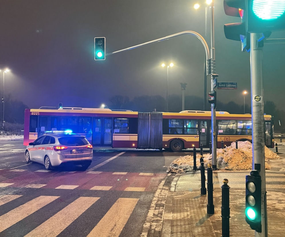 Nocny wypadek autobusu w Warszawie
