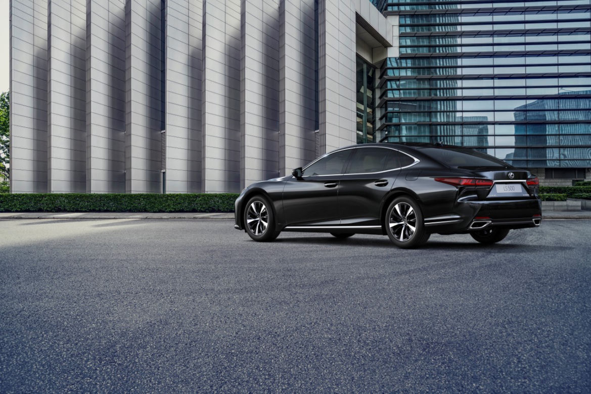 (2021) Lexus LS po liftingu