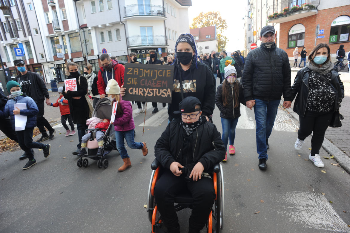 Kołobrzeg: Protest kobiet na ulicach miasta