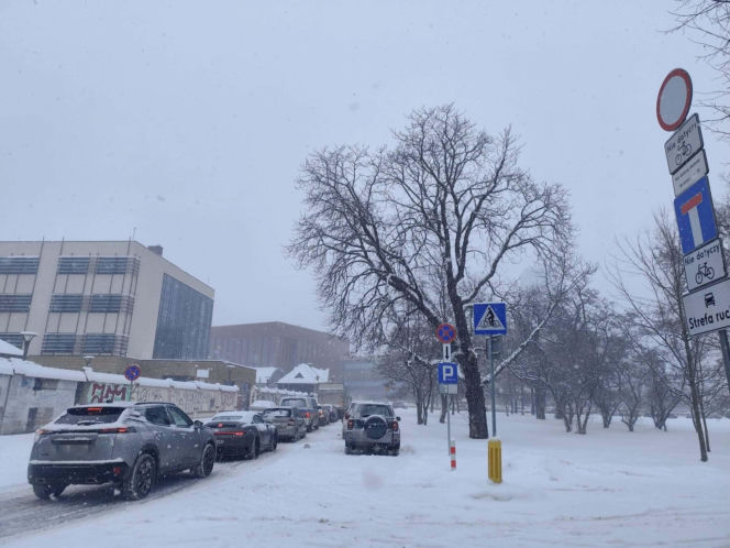 Atak zimy w Krakowie. Miasto sparaliżowane, IMGW ostrzega