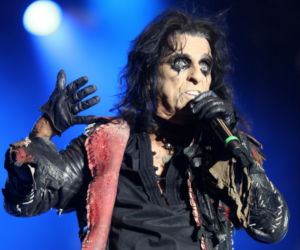 Rzucił kurczaka, bo myślał, że poleci. Tak Alice Cooper stał się potworem przez przypadek