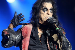 Rzucił kurczaka, bo myślał, że poleci. Tak Alice Cooper stał się potworem przez przypadek