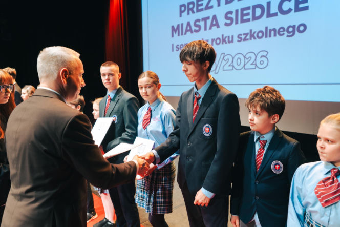 Najzdolniejsi uczniowie odebrali stypendia Prezydenta Miasta Siedlce