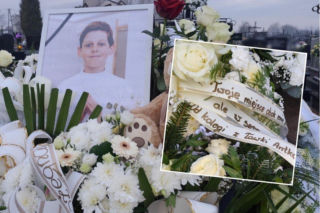 Tak wygląda grób Nikodema Mareckiego dwa dni po pogrzebie. Morze kwiatów i przejmujące słowa od kolegi ze szkolnej ławki