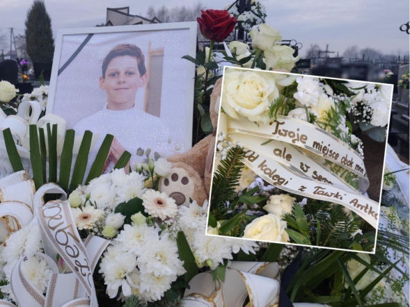 Tak wygląda grób Nikodema Mareckiego dwa dni po pogrzebie. Morze kwiatów i przejmujące słowa od kolegi ze szkolnej ławki
