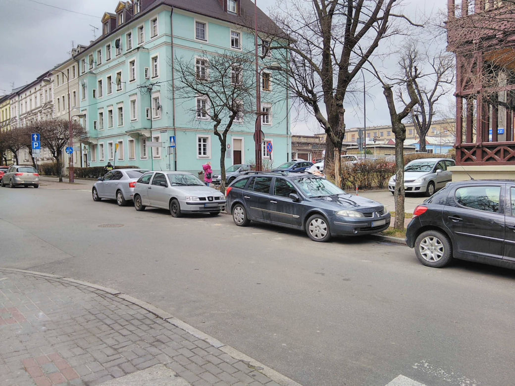 Parkują na przejściach dla pieszych, skrzyżowaniach i... przystankach autobusowych. A Straż Miejska jest bezlitosna [GALERIA]