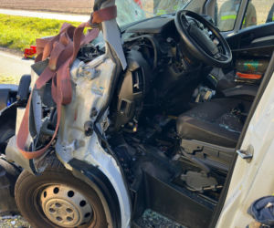 Zablokowana DK12 Leszno-Gostyń. Bus zderzył się z ciągnikiem rolniczym