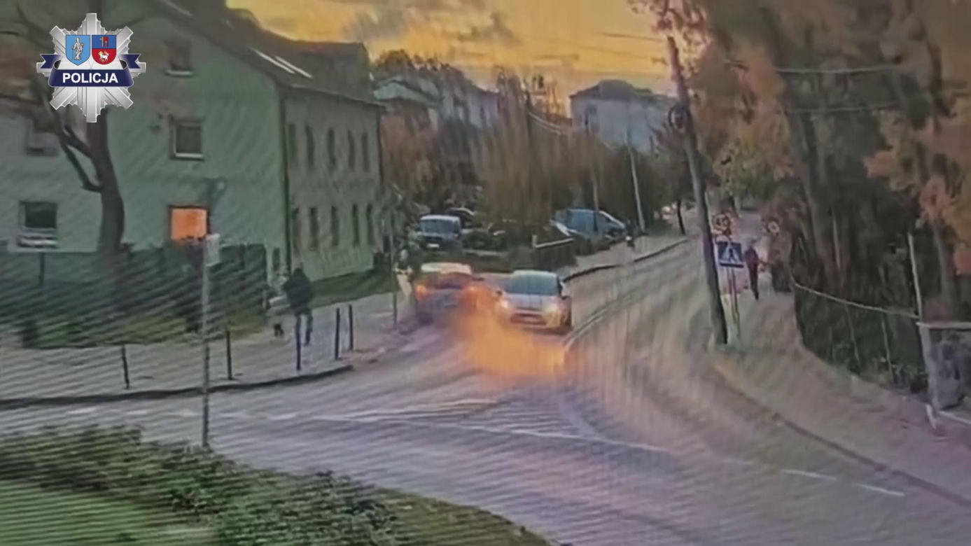 Wjechał na chodnik, minął dziecko i runął z wiaduktu. Nagranie mrozi krew w żyłach!