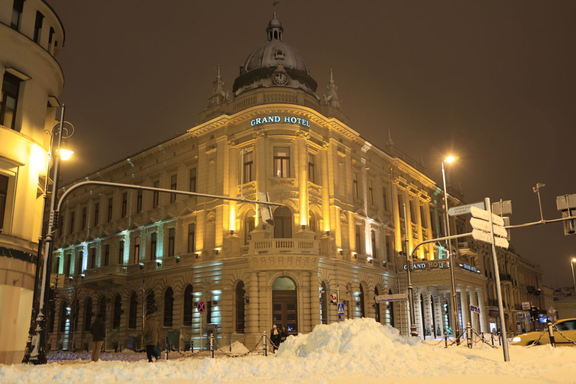 Śnieżny Lublin wieczorową porą