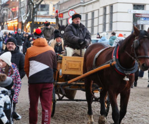 Fatalne warunki w Tatrach. Jest mroźno, ślisko, a szlaki są zasypane śniegiem. TPN ostrzega turystów