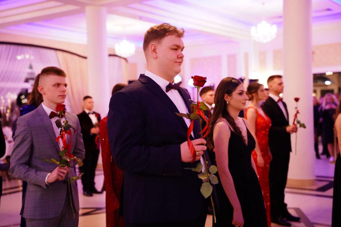 Uczniowie ZSP nr 6 w Siedlcach bawili się na studniówce. Zobacz zdjęcia!