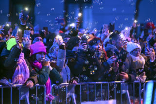 Sylwestrowa Moc Przebojów 2025/26 w Toruniu: Zdjęcia z imprezy Polsatu. Uczestnicy, artyści i starówka