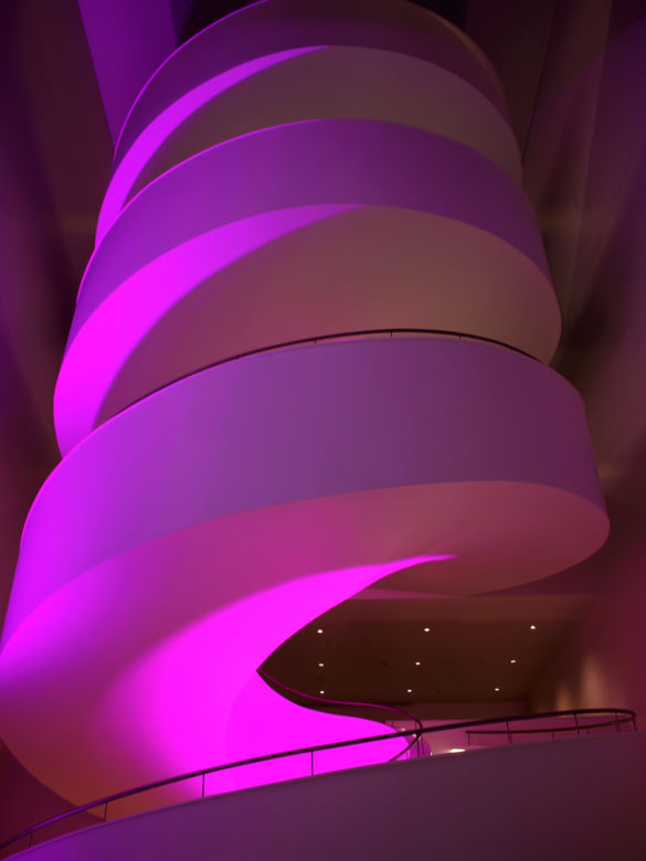 Filharmonia w różowej iluminacji