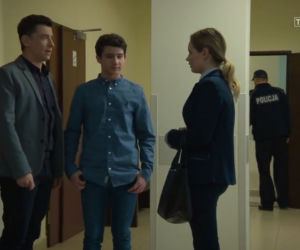 M jak miłość, odcinek 1364. Marek (Kacper Kuszewski), Justyna (Olga Kalicka), Mateusz (Krystian Domagała)