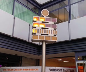 Mengenlehruhr – matematyczny zegar świetlny przy Budapester Str.