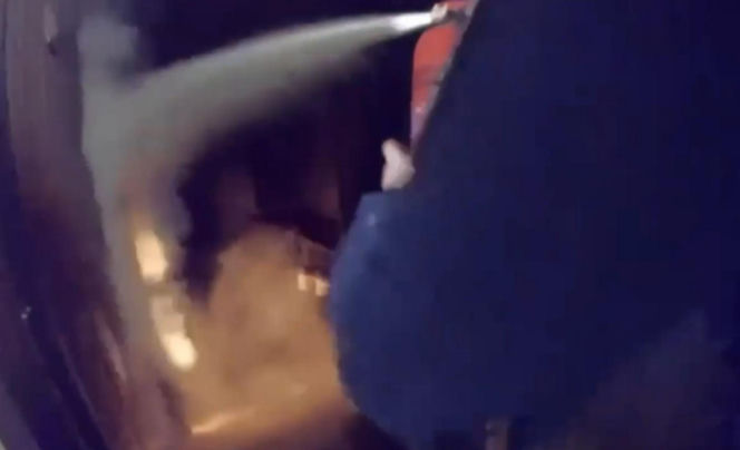 Łódź. Pożar mieszkania przy ul. Kusocińskiego. 27-latka z dzieckiem uwięzieni na balkonie [ZDJĘCIA]