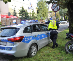 Pijany motocyklista uciekł policjantkom z radiowozu 
